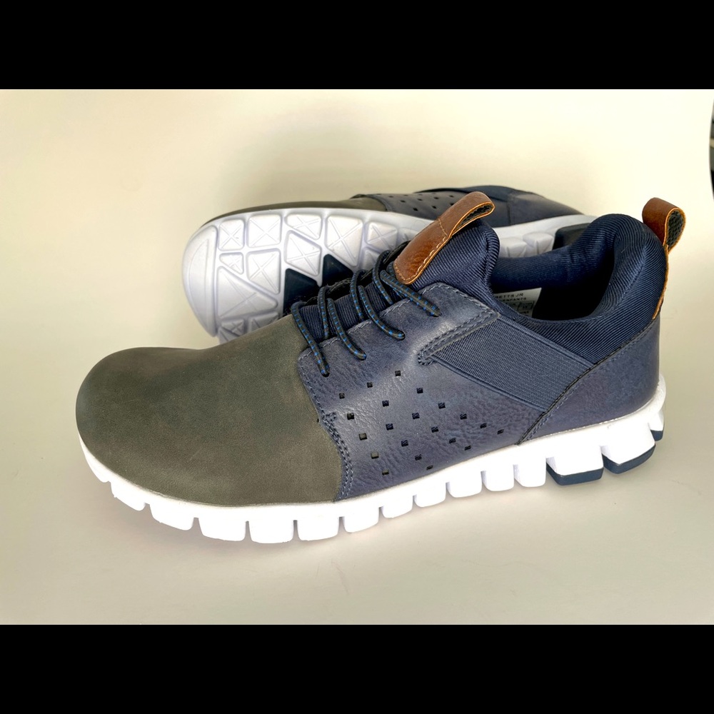 NWT Nosox loafer boys size 5